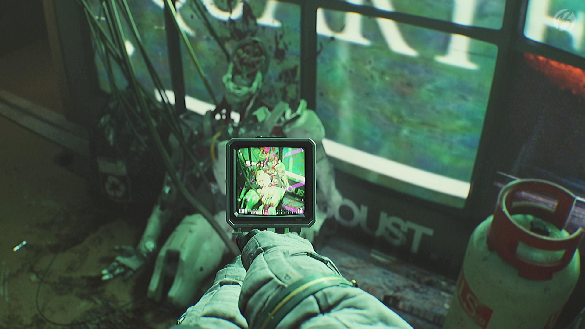 ROUTINE - Mit dem C.A.T. Multitool scannen wir unsere Umgebung nach Hinweisen ab.